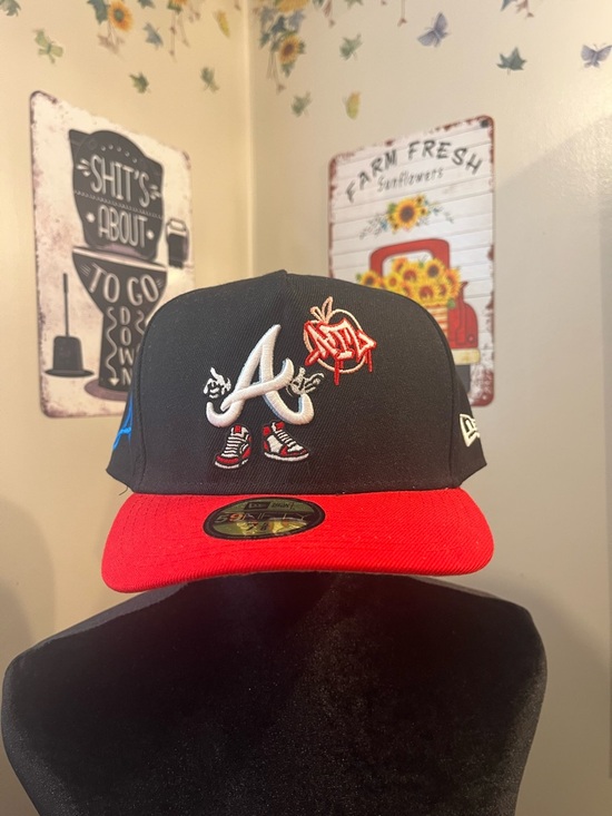 New Era Other - New Era Black & Red Atlanta Braves Fitted Cap with Sneaker Logo